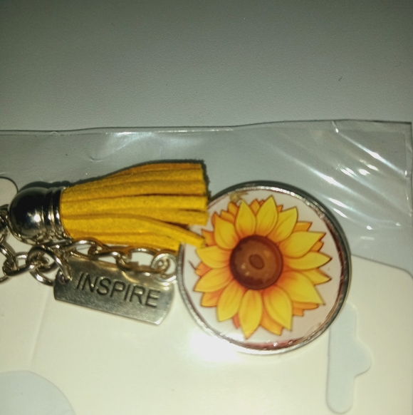 Handmade Jewelry, Keychains, And Paintings - Picture 8 of 15